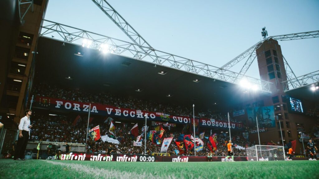 Allo stadio Luigi Ferraris la Gradinata Nord si riempie di tifosi rossoblù in vista della sfida con il Torino e della promo Under 14 per i giovani.