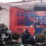 Durante la conferenza stampa del Genoa, De Rossi risponde alle domande dopo la vittoria sul Torino nella sala media rossoblù.