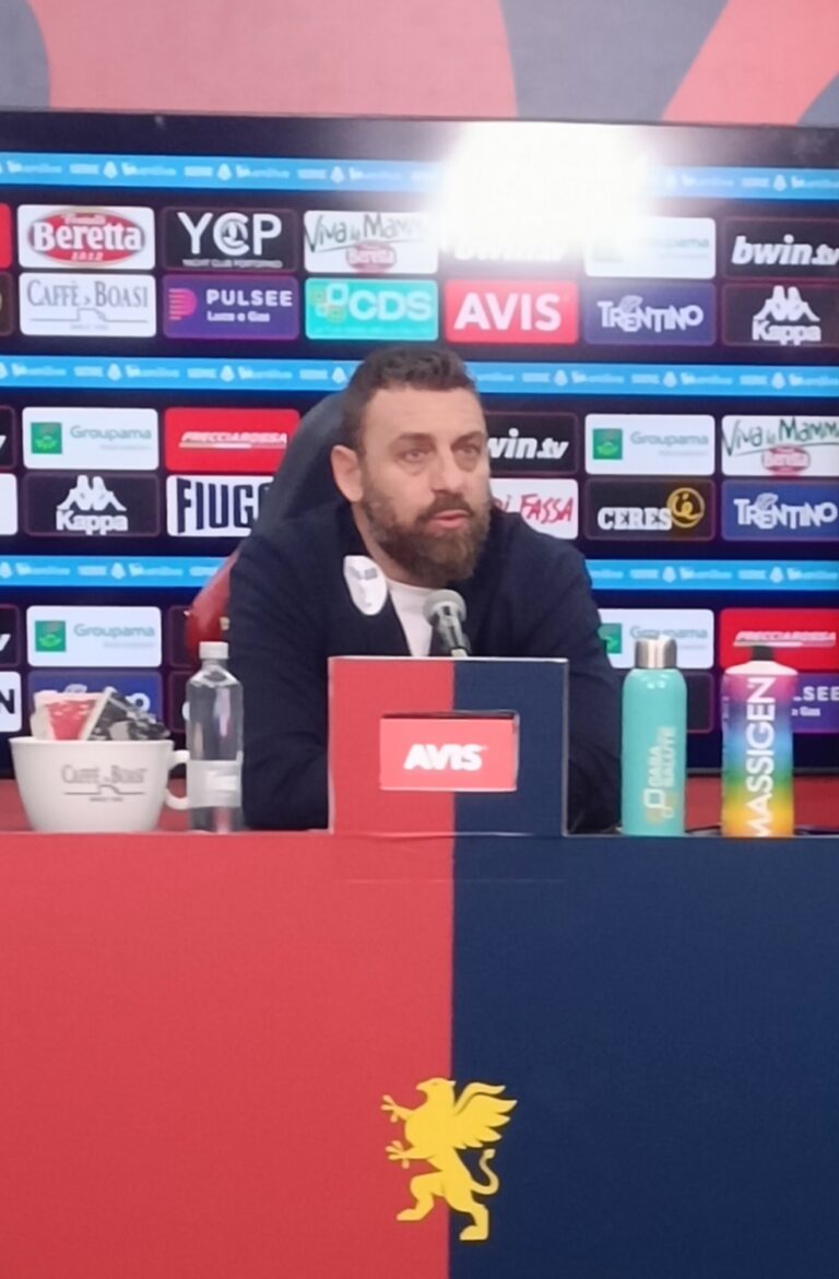 Con il Napoli sullo sfondo, Daniele De Rossi parla in conferenza stampa dopo la sconfitta del Genoa e critica il VAR davanti ai microfoni.