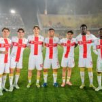 Undici di Lecce e Genoa in campo al Via del Mare, con maglie biancorosse e il Grifone dopo l’ultimo impegno stagionale terminato 1-0.