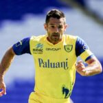Sergio Pellissier corre con la maglia gialloblù del ChievoVerona, spingendo per la giocata: volti e tifosi ricordano le sue imprese.